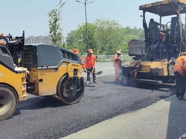 道路的鋪設(shè)和施工