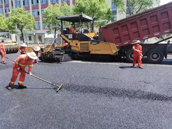 瀝青路面施工公司需要哪些設(shè)備和資質(zhì) 瀝青路面施工